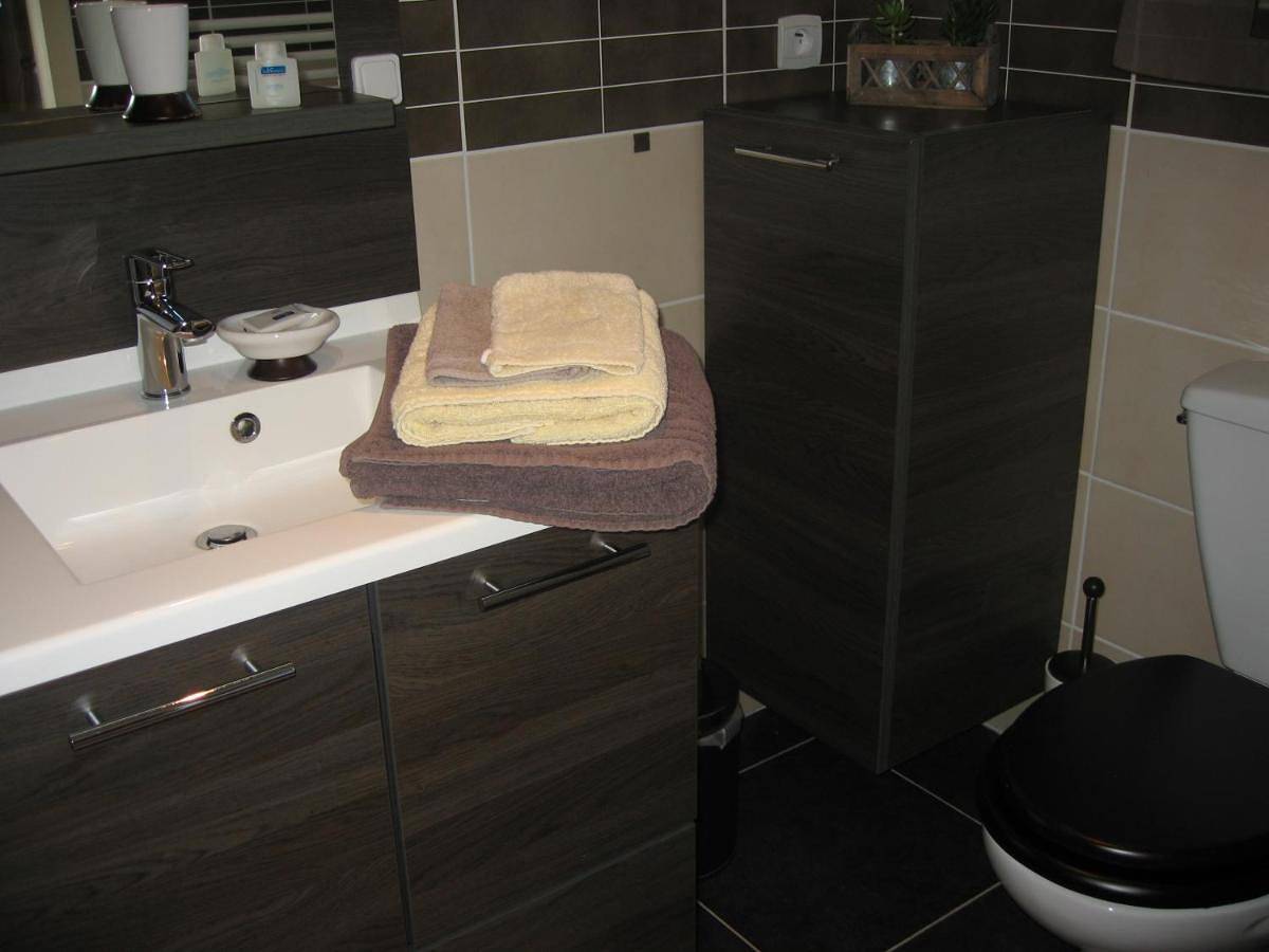 Double Room with Private Bathroom in Cricquebœuf, Région de Lisieux