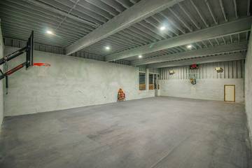 Castle for 60 Guests in Pocono Mountains, Pennsylvania, Picture 4