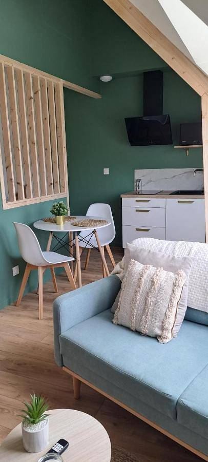 Gîte pour 2 personnes, avec Jacuzzi ainsi que Terrasse et Jardin à Saint-Loup-Hors