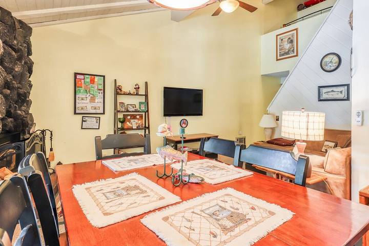 Vacation rental for 6 people, with hot tub and pool as well as sauna and terrace in Mammoth Lakes