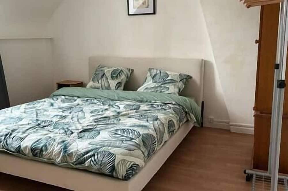 Entire apartment, T2 Proche du Ch D'arras in Sainte-Catherine (Pas-de-Calais), Arras region