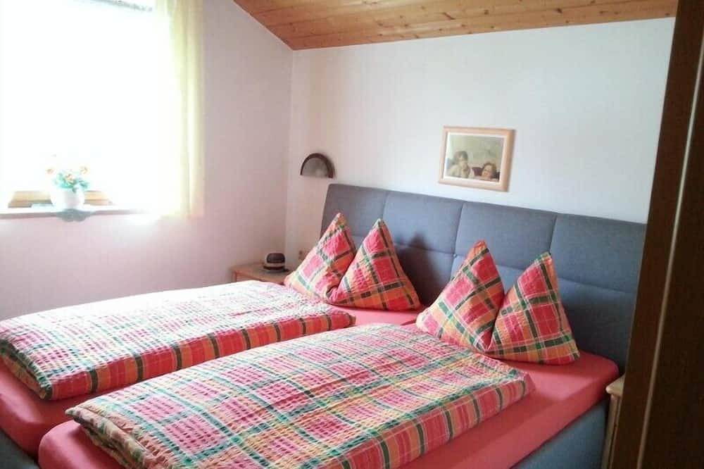 Ganze Wohnung, Ein-Raum-Ferienwohnung 18qm, Dusche/Wc, Küche, Balkon in Reit im Winkl, Bayerische Alpen