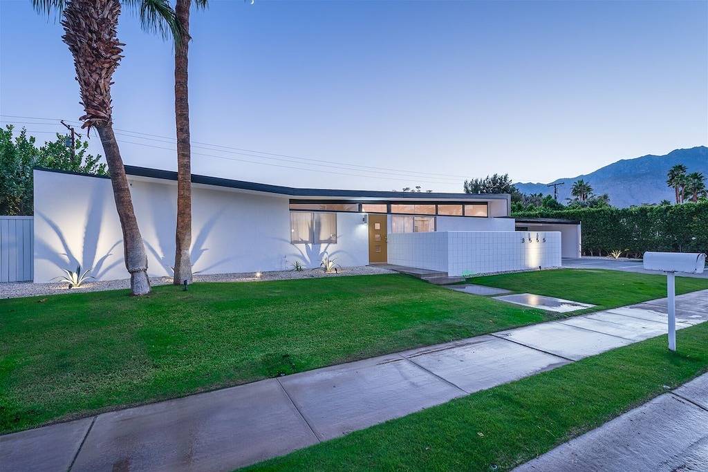 Sorgfältige Mitte des Jahrhunderts bietet modernen Komfort und Aussicht! in Palm Springs, Coachella Valley
