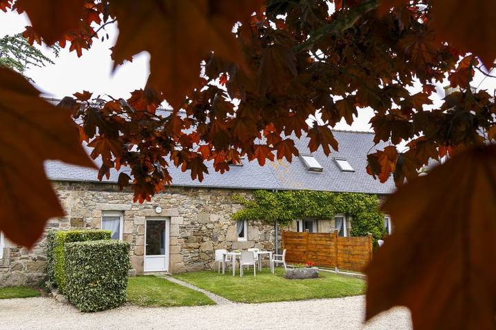 Gîte pour 4 personnes, avec jardin à Plougrescant - 2