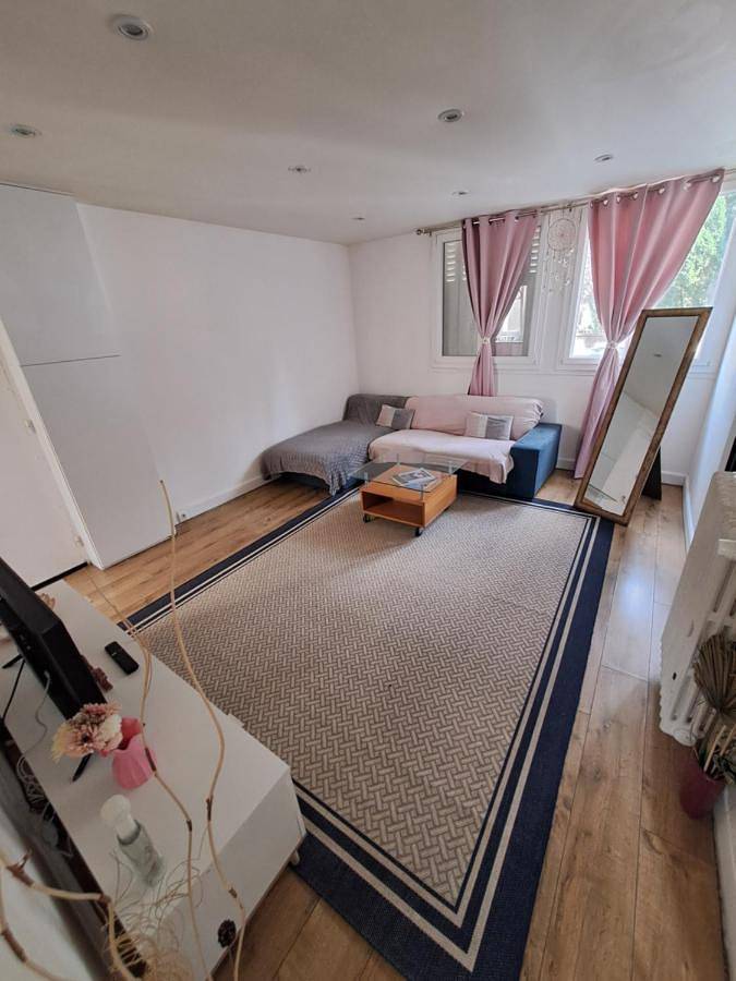 Appartement entier, Appartement entier, rez-de-chaussée, 2 chambre,50m2 parking privé parking privé in Les Pavillons-sous-Bois, Seine-Saint-Denis