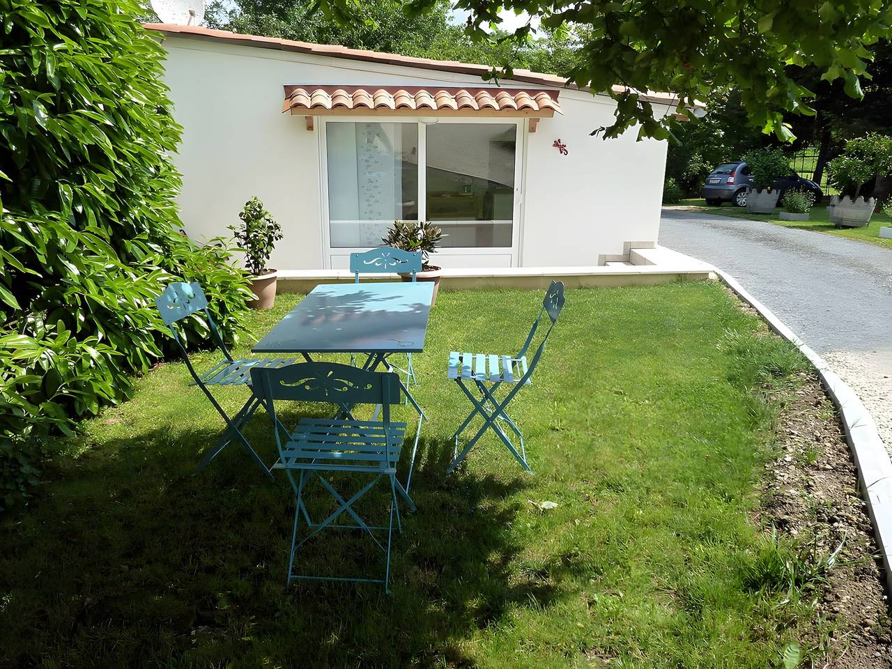 Chambre d’hôtes « Chambre Bleue » avec jardin privé, Wi-Fi et climatisation in Saint-Aulaye, Périgord Vert