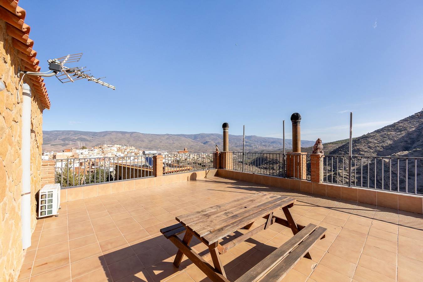 'Casa Rural La Jirola -Vivienda 2' con vistas a la montaña, Wi-Fi y aire acondicionado in Abrucena, Provincia de Almería