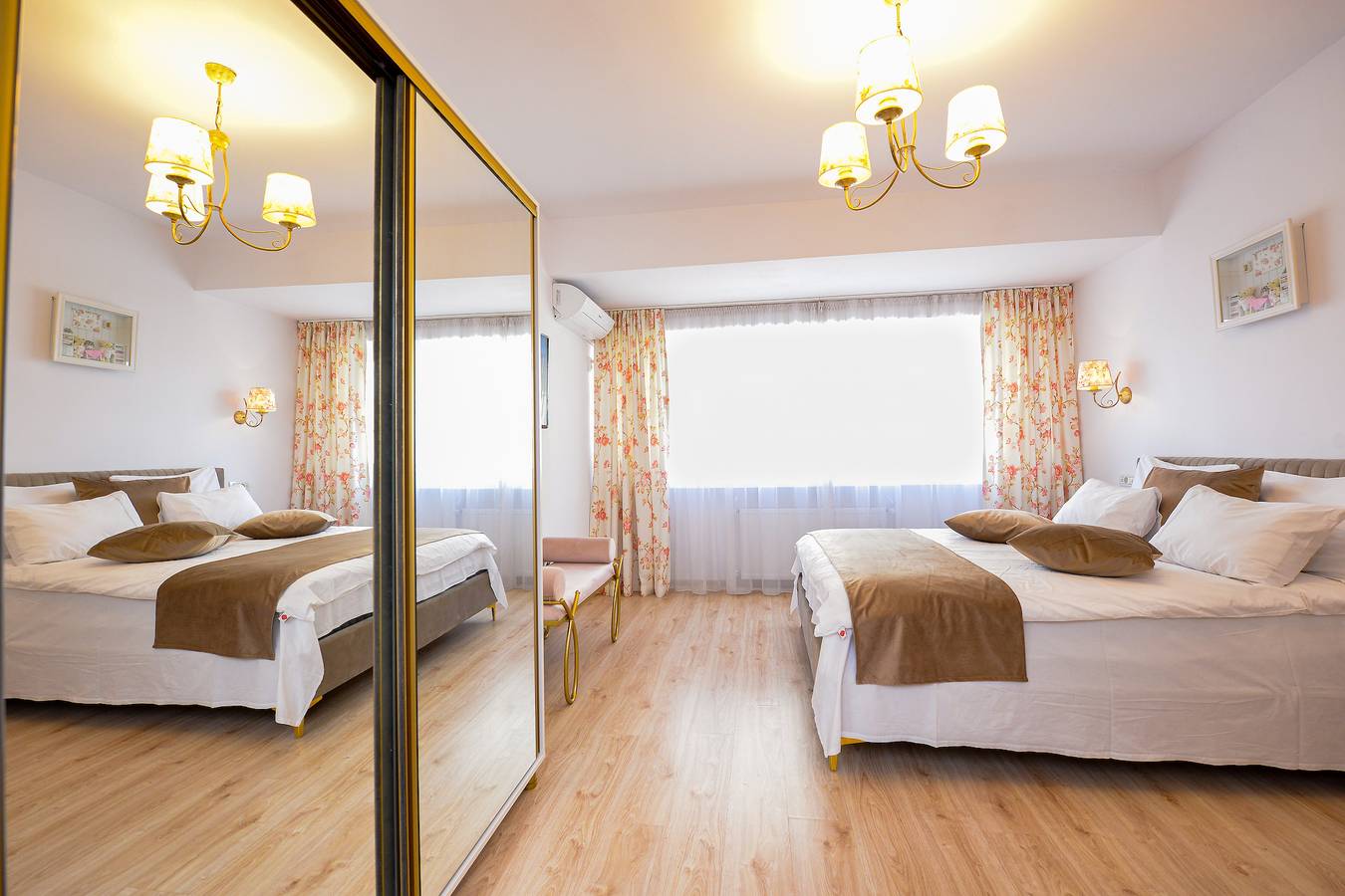 Entire studio, Tres Chic Studio – Elegant Retreat on Calea Victoriei – City Center in Bucharest, Walachia