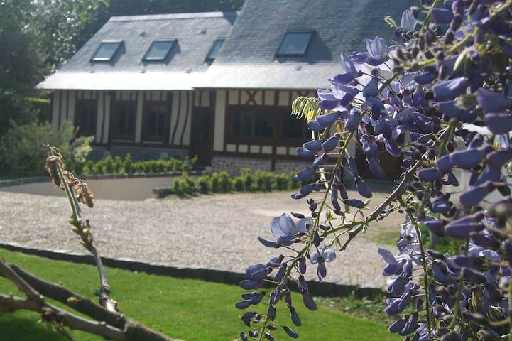 Gîte pour 8 personnes, avec jardin et terrasse dans Bouquetot