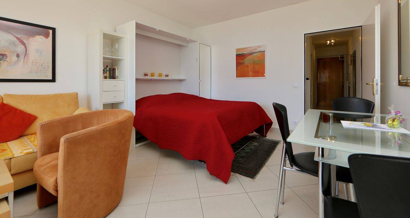 Ganze Wohnung, Modernes Ferienstudio im 1. Stock für 1-3 Personen. in Orselina, Tessiner Alpen