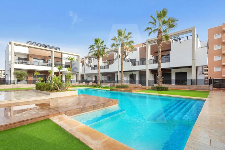 Gîte pour 4 personnes, avec Balcon et Terrasse ainsi que Jardin et Piscine à Guardamar del Segura - 2
