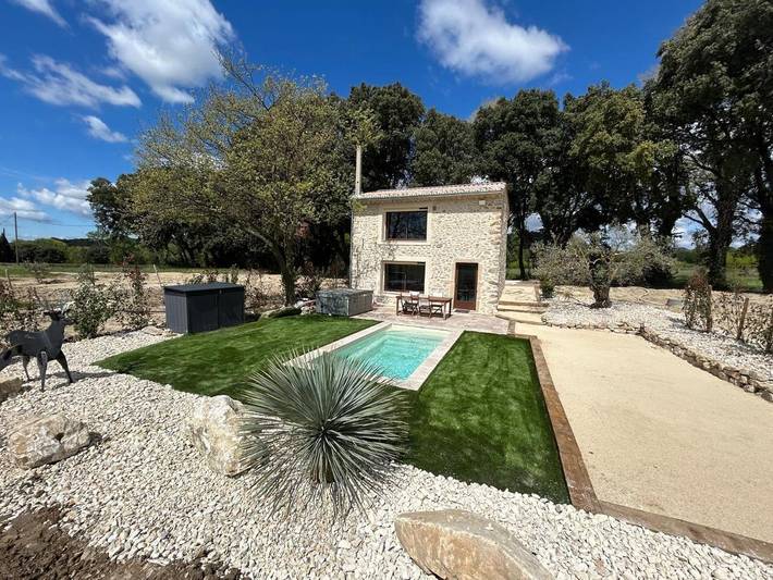 Gîte pour 4 personnes, avec piscine ainsi que jacuzzi et terrasse à Rousset-les-Vignes
