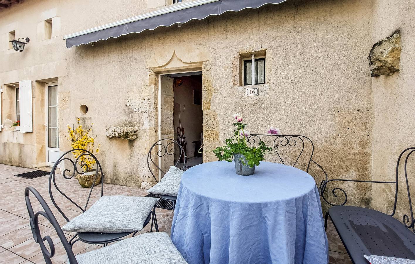 Charmant appartement avec garage, terrasse et jardin près de La Charente in Savigné, Vienne (France)