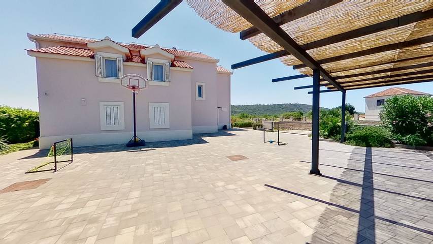 Villa pour 10 personnes, avec sauna ainsi que piscine et jardin dans Šolta - 2