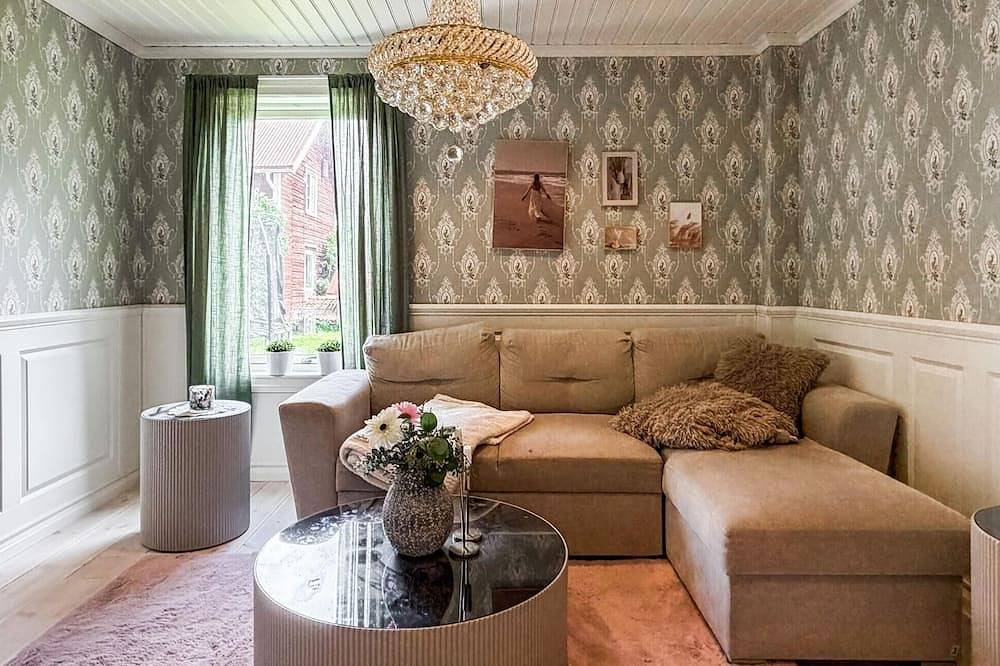 Gorgeous home in Djurås with Wifi in Dalarna