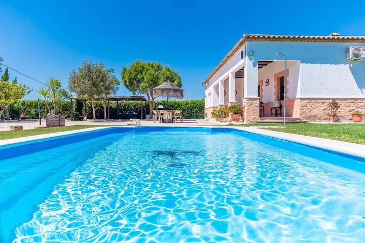 Location de vacances pour 6 personnes, avec Terrasse ainsi que Jardin et Piscine dans La Lantejuela - 2
