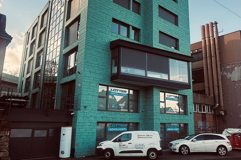 Ganze Wohnung, Einzimmer-Apartment mit Doppelbett in Stuttgart, Stuttgart Region