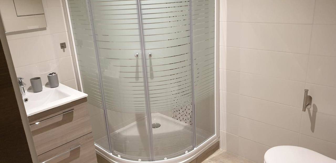 Double Room with Private Bathroom in Bierges, Wavre