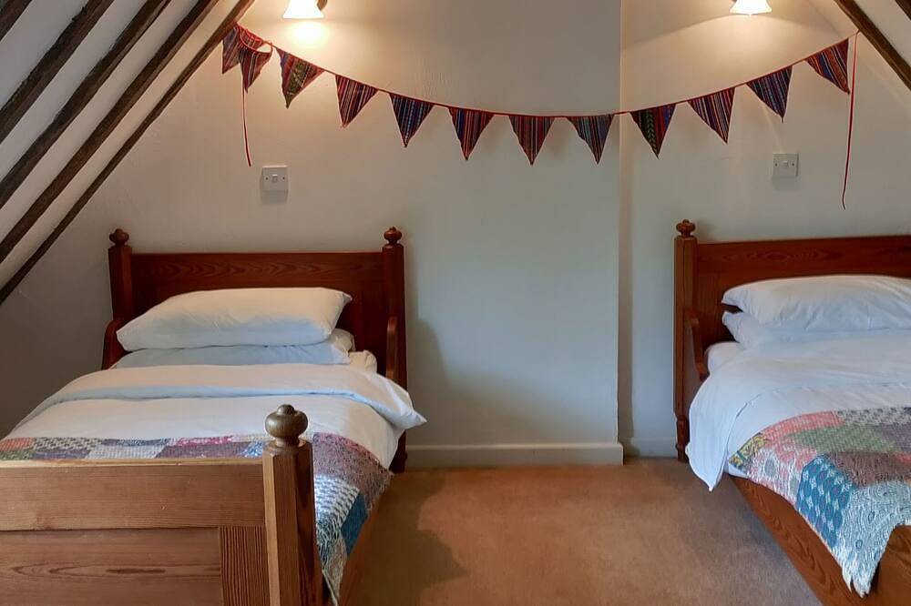Little House . Cottage for 4 in Tenterden High Street. Wifi, parking, woodburner in Tenterden, Ashford region