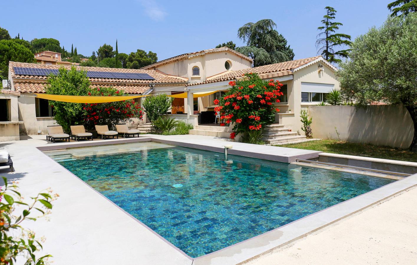 Garden Pool Apartment Near Rochefort-du-Gard in Rochefort-du-Gard, Nimes region