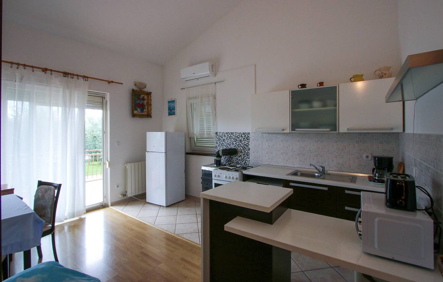 Ganze Ferienwohnung, Gemütliche Ferienwohnung mit Terrasse, WLAN und Parkplatz in der Nähe des Restaurants Captain Morgan in Vabriga, Tar-Vabriga