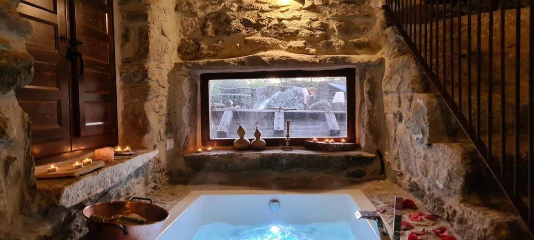 Casa rural para 2 personas, con Balcón y Jacuzzi además de Terraza y Jardín en Saucelle