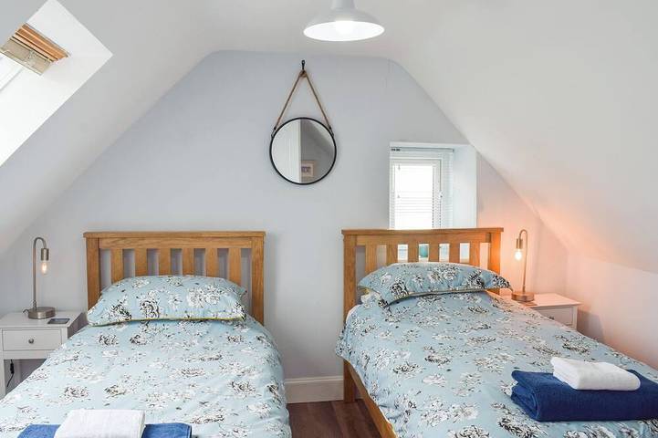 3 Schlafzimmer Unterkunft in Kildonan in Firth Of Clyde