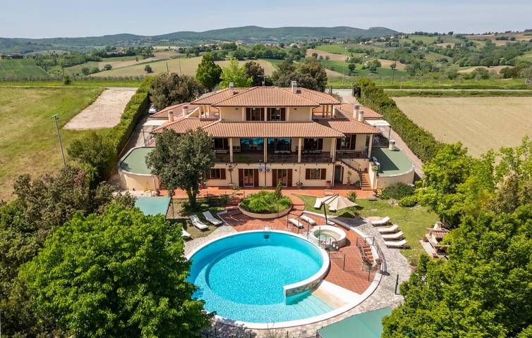 Location de vacances pour 20 personnes, avec terrasse ainsi que piscine et jardin à Gualdo Cattaneo - 3