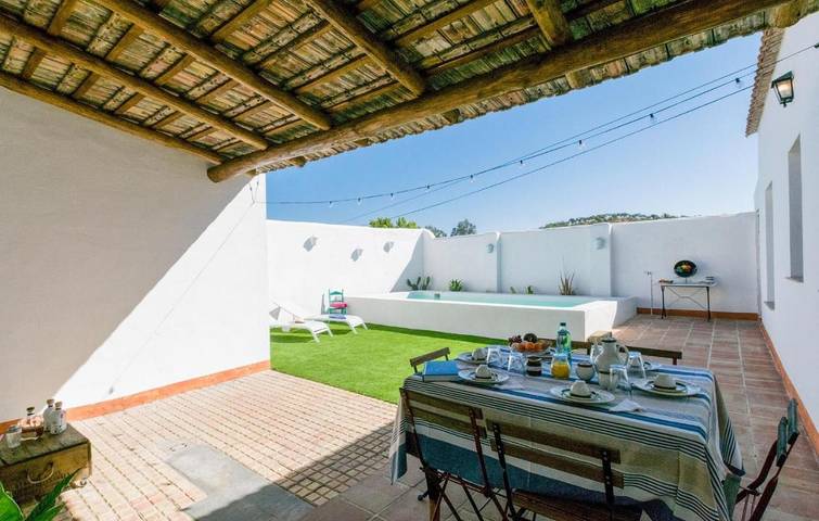 Location de vacances pour 6 personnes, avec piscine et jardin à Villanueva del Río y Minas