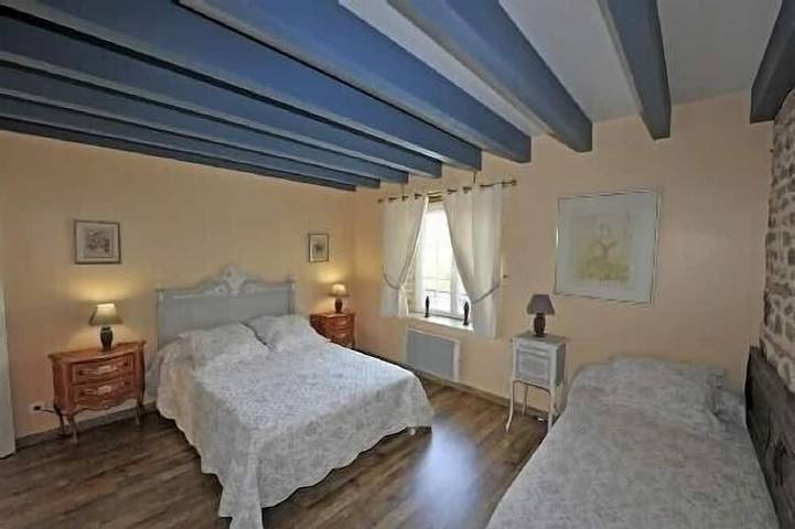 Gîte pour 9 personnes, avec sauna ainsi que jardin et jacuzzi, animaux acceptés à Jouillat - 2