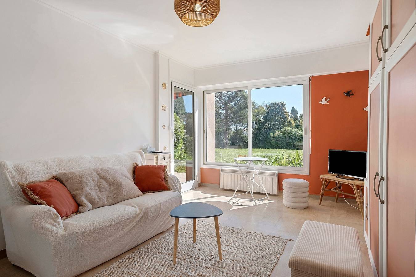 Geheel appartement, Antibes la Louisiane 2-kamer appartement met tuin, zwembad, tennis en parking in Antibes, Middellandse Zeekust (Frankrijk)