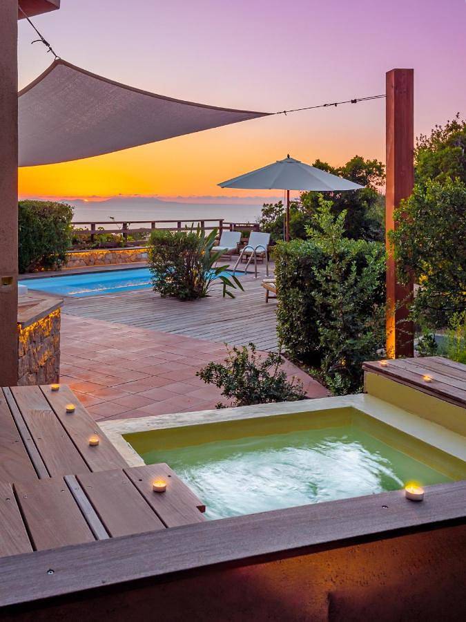 Club vacances pour 4 personnes, avec Balcon et Jacuzzi ainsi que Terrasse et Piscine en Sardaigne - 3