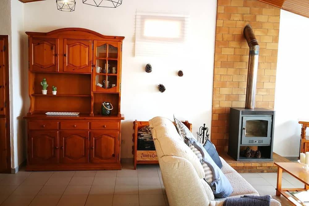 Entire apartment, Bellver Vii - Three Bedroom Apartment, Sleeps 5 in Bellver de Cerdanya, Catalan Pyrenees