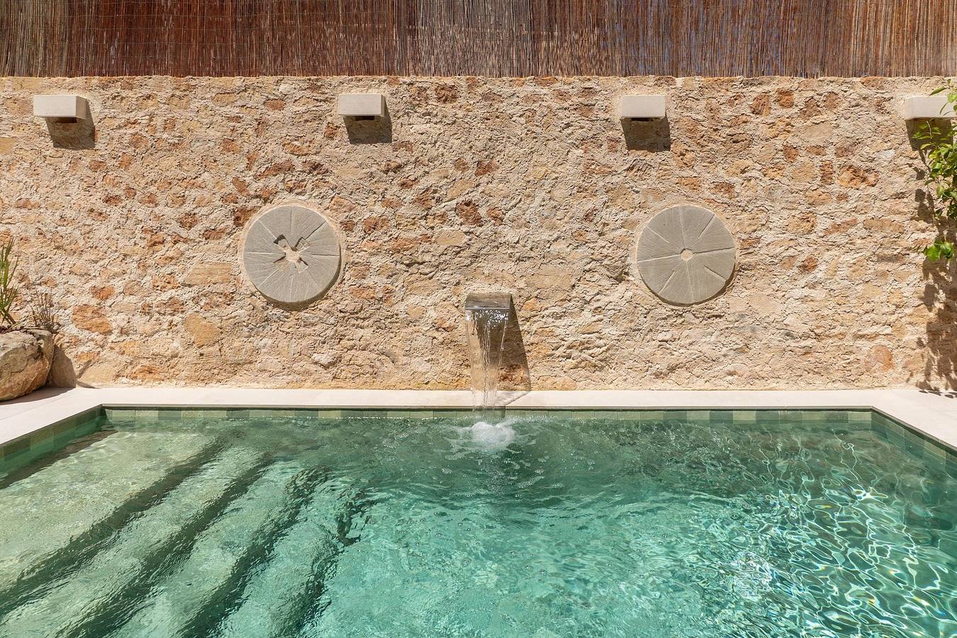 Apartamento entero, Vila Nova Suites & Spa - Doble Deluxe Con Balcón (Castillo) in Capdepera, Mallorca Este