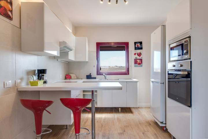 Apartamento entero, Apartamento vacacional "Bahía Sol Deluxe" con piscina, Wi-Fi, terraza in Caleta de Fuste, Antigua