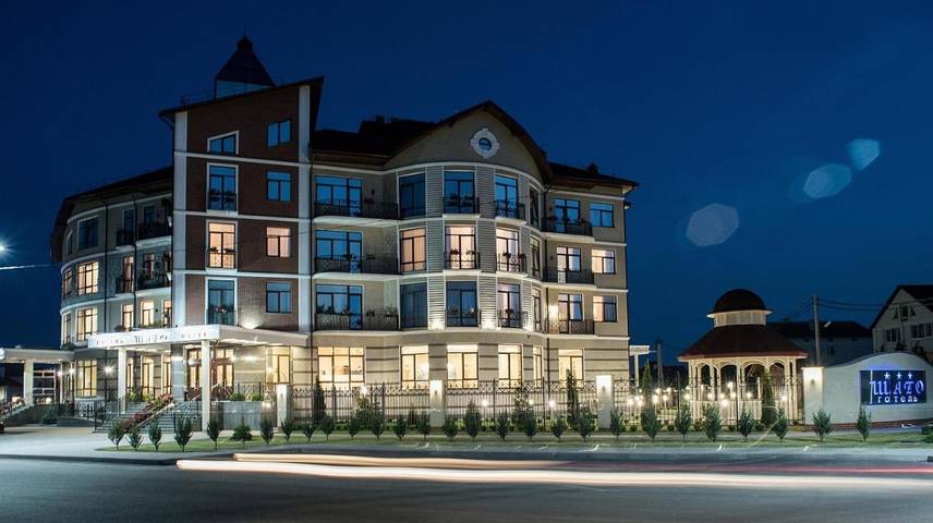 Hôtel pour 3 personnes, avec jacuzzi et piscine ainsi que sauna et balcon - 1