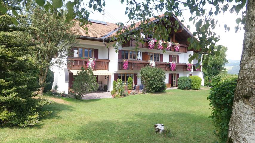 Ferienwohnung für 4 Personen, mit Balkon und Terrasse sowie Garten in Fischen