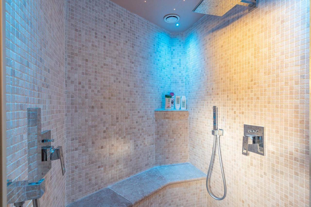 Suite with Spa Access in Cantaron, Côte méditerranéenne (France)