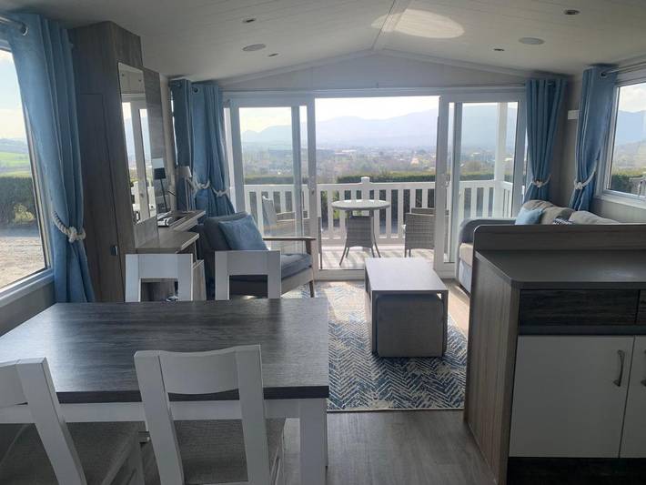 Apartamento para 2 personas, con jardín y vistas al lago además de vistas y terraza en Killarney