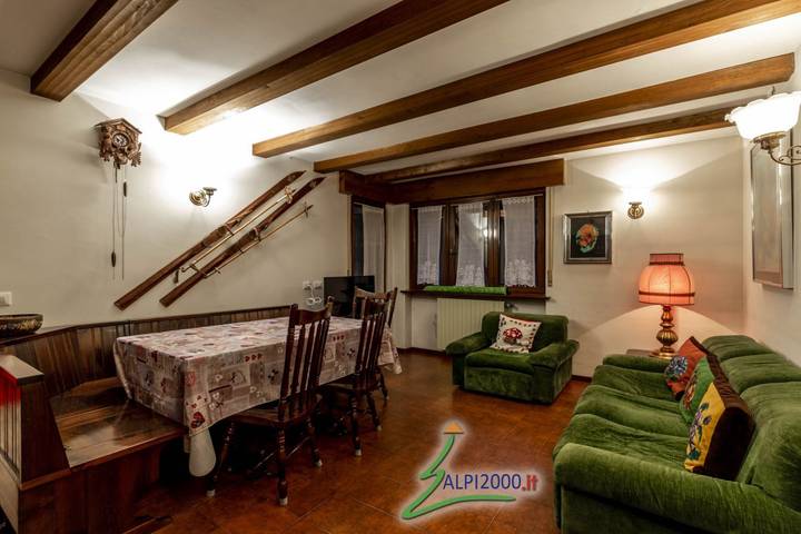 Apartamento vacacional entero, Apartamento de vacaciones para 4 personas con terraza in Campitello di Fassa, Dolomiti Superski