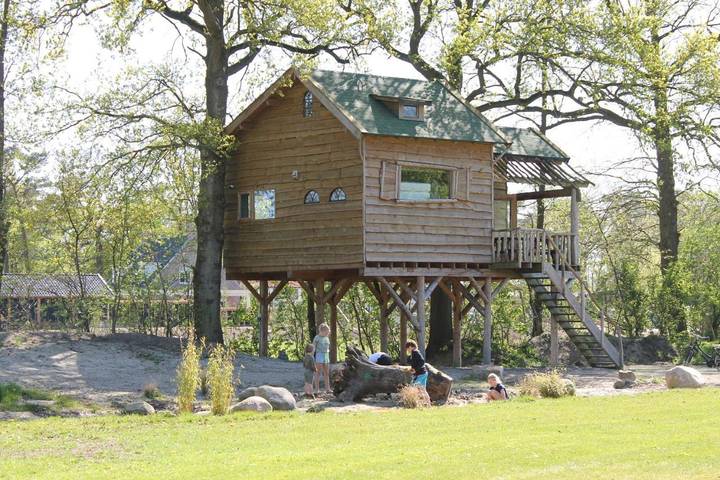 Camping voor 6 personen, with Terras and Tuin as well as Kinderzwembad and Zwembad in Voorthuizen