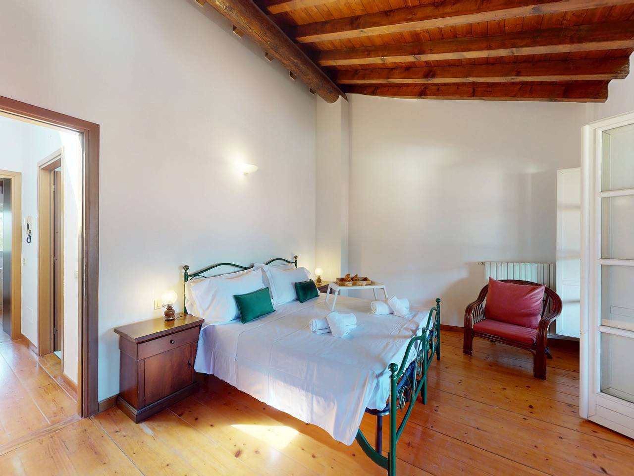 Entire apartment, Garda View romantic apt with pool by Bookinggardal in San Felice del Benaco, Garda Mountains