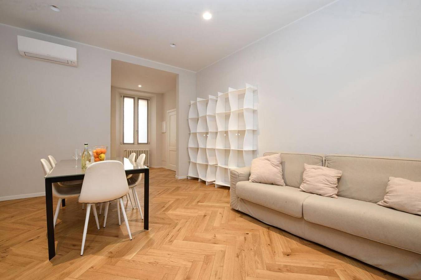 Appartement entier, Appartement 'Living Salò Duomo Rez-de-chaussée' avec Wi-Fi in Salò, Montagnes autour du lac de Garde
