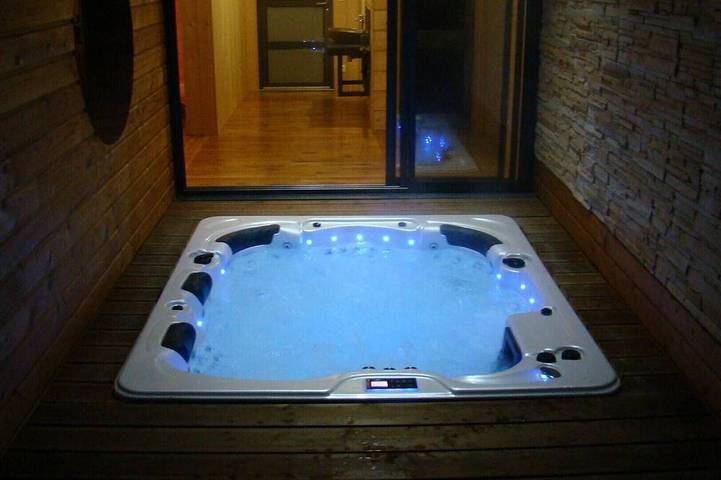 Gîte pour 15 personnes, avec Jacuzzi et Terrasse ainsi que Jardin et Sauna