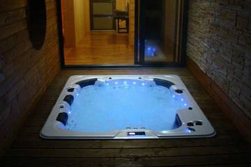 Gîte pour 15 personnes, avec jacuzzi ainsi que sauna et jardin, animaux acceptés à Jurançon