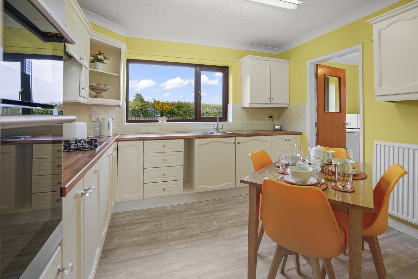 House -  Sleeps 6 & Free Parking, Pets in Mautby, Great Yarmouth