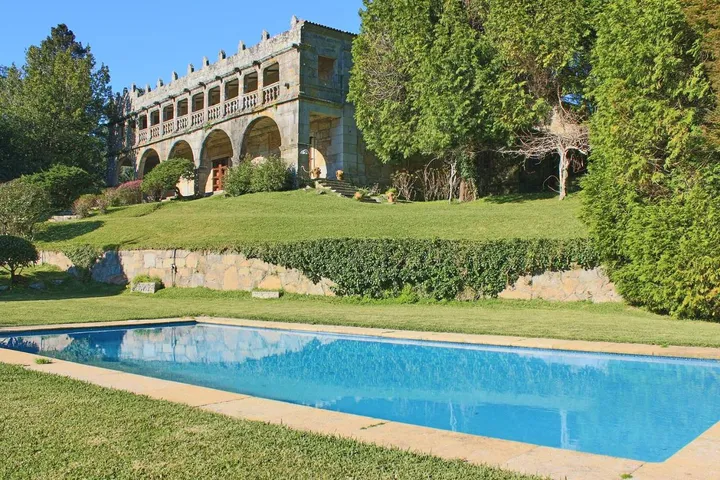 Chalet para 14 personas, con jardín además de vistas y piscina - 1