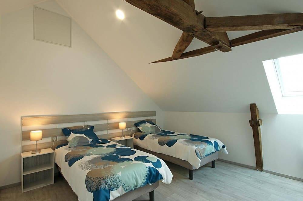 Maison de campagne tranquille avec poêle et animaux admis, proche nature in Saint-Fraimbault, Parc naturel régional Normandie-Maine