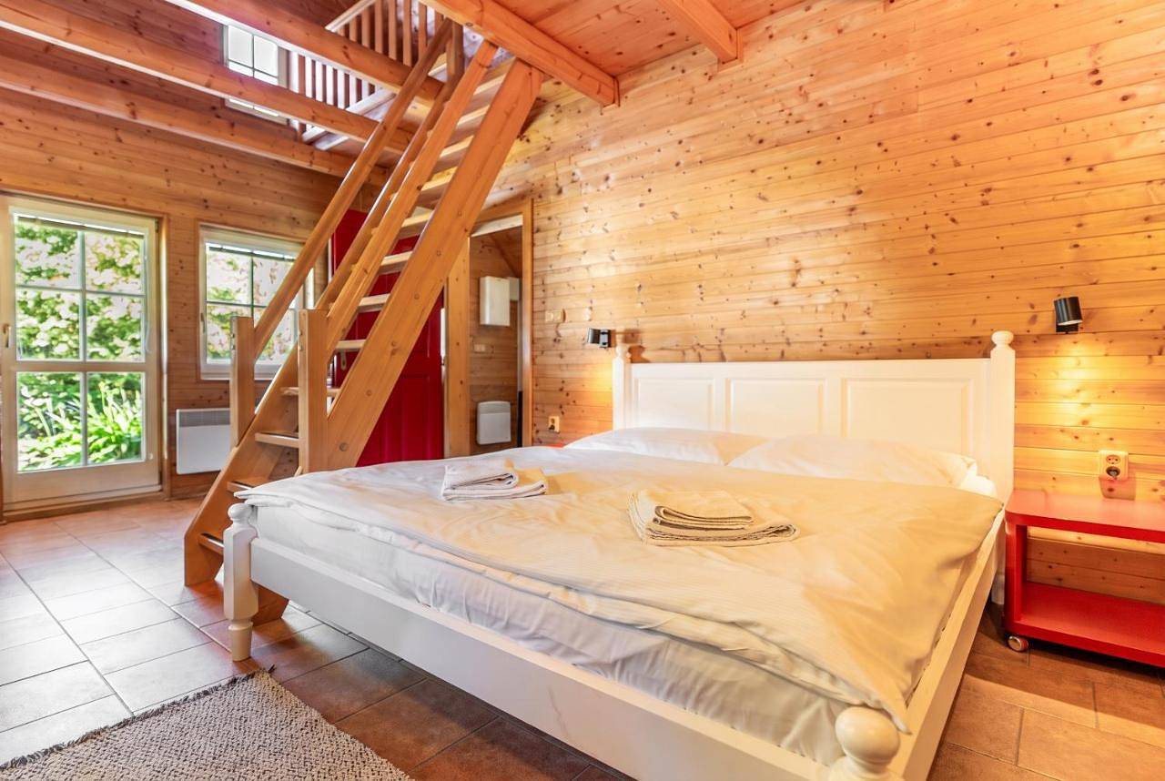 Chalets & Apartments - Base Camp Medvědín in Spindlermühle, Region Trautenau