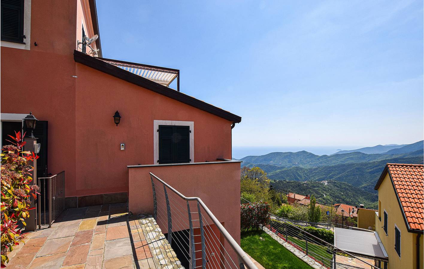 Magliolo Apartment with WiFi, Baby Bed, Parking, AC, Pool - 2km to Center in Magliolo, Ligurian Alps